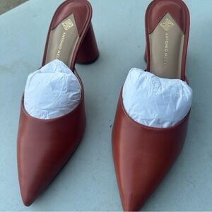 BRAND NEW LADIES ANTONIO MELANI MULE HEEL COLOR WET SAND SIZ 9